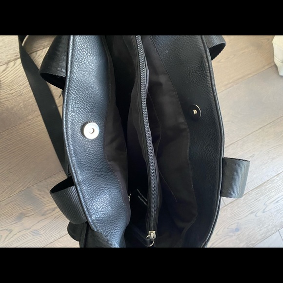 Kenneth Cole Reaction Crossbody Bag - Picture 4 of 12